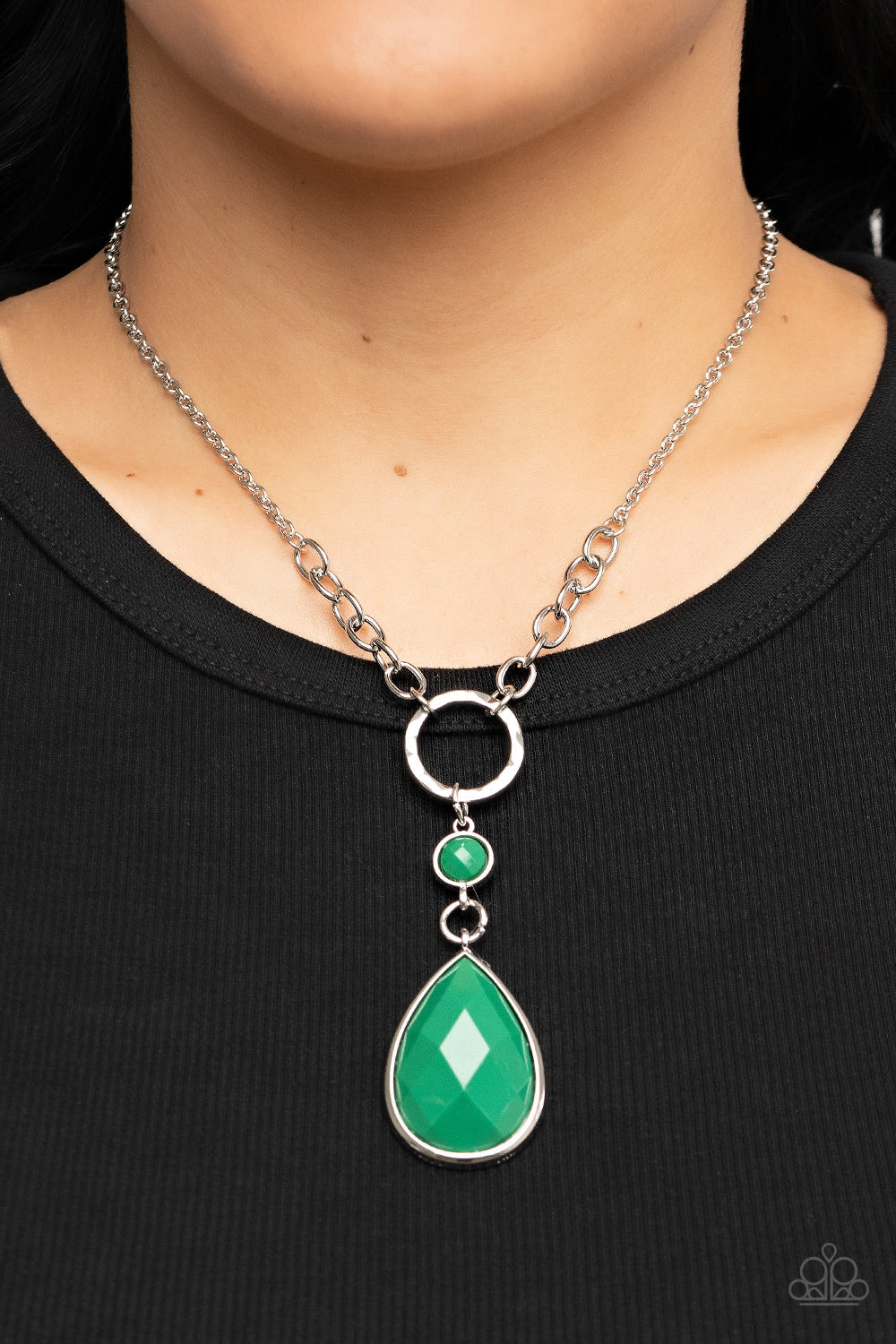 Valley Girl Glamour - Green Paparazzi Necklace